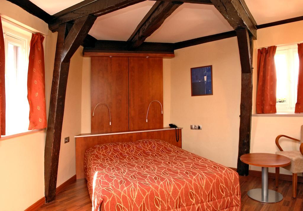 Les Berceaux Hotel Epernay Room photo